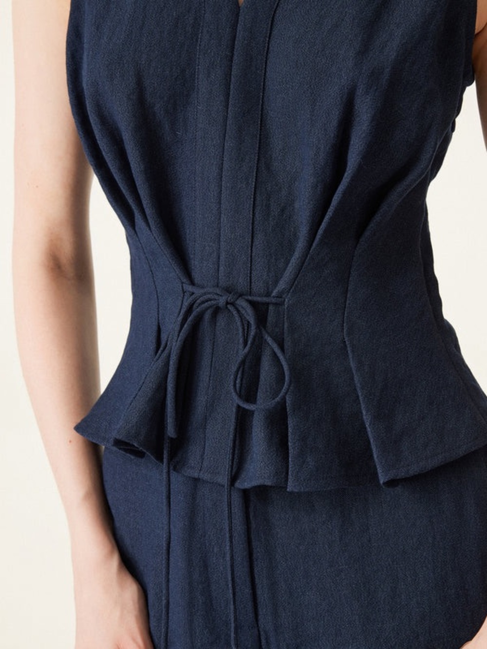 NWT OGL Viscose-Linen Weave
Collared V-neck Pleated Sleeveless Top in Navy - Picture 10 of 10